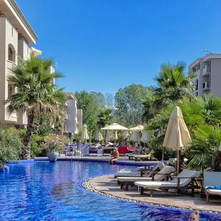 Apartment Sleeps 4 With Pools Access - Smart Tvs