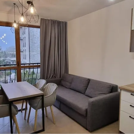 Apartment Sleeps 4 With Pools Access - Smart Tvs *