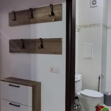 Sleeps 4 With Pools Access - Smart Tvs アパート サニービーチ