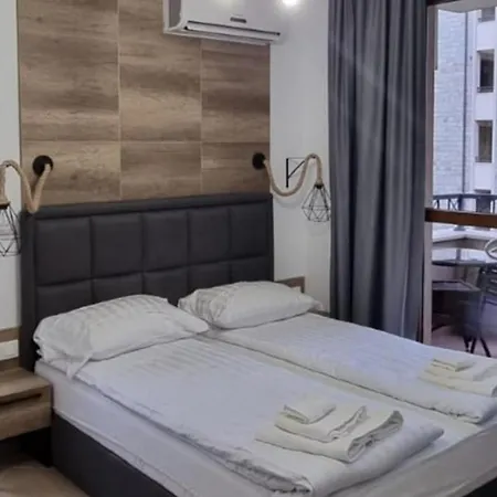 Sleeps 4 With Pools Access - Smart Tvs アパート サニービーチ